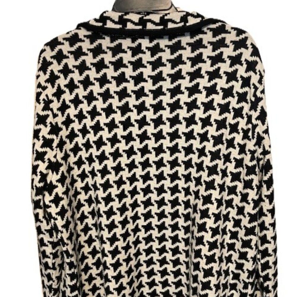 Classic Black & White Houndstooth Cardigan - Dorby Woman - Size 2X